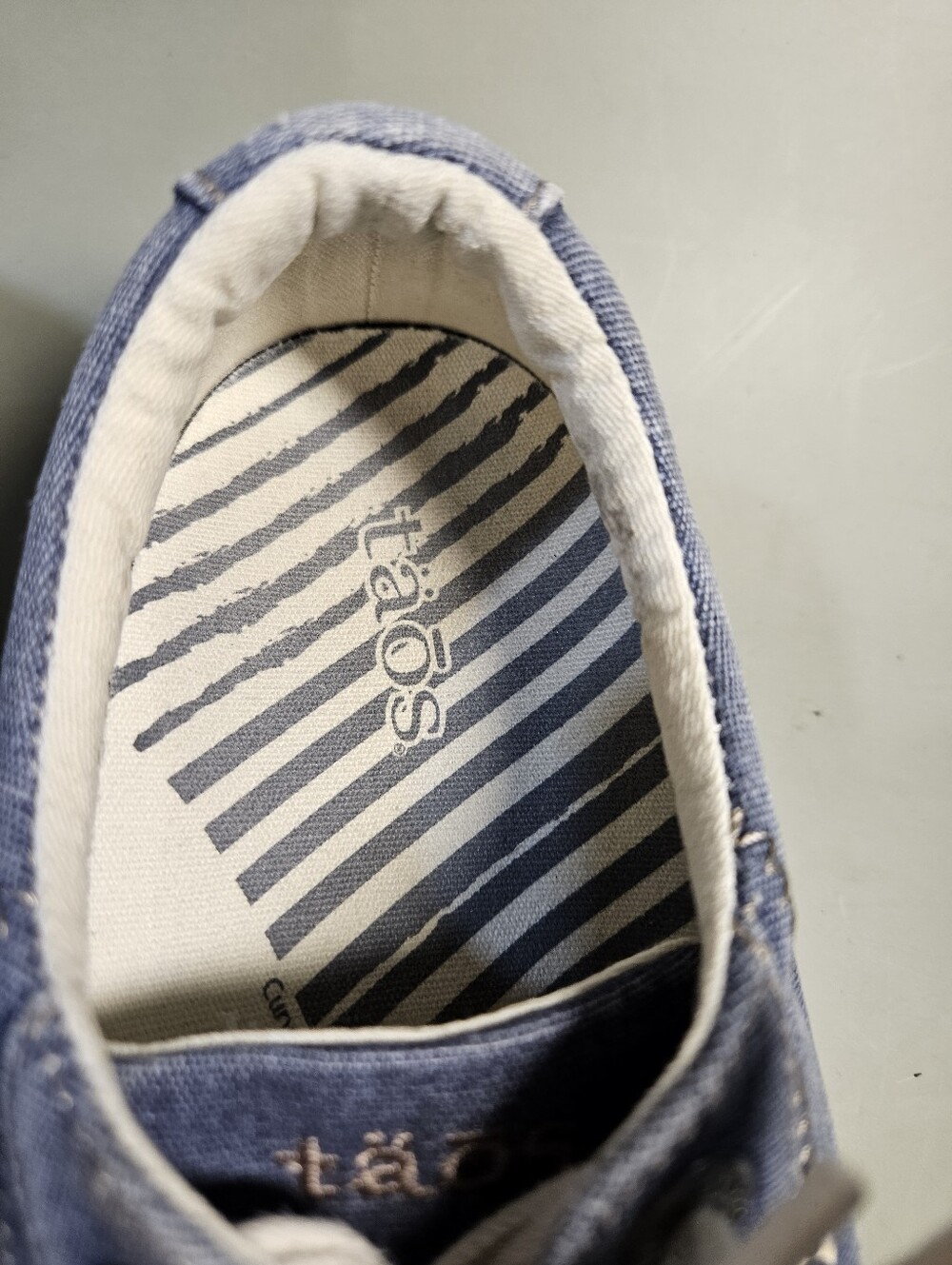 Taos Women Sneakers Good Used Condition. See Pics. 8.5 (Bin12) - Picture 10 of 11